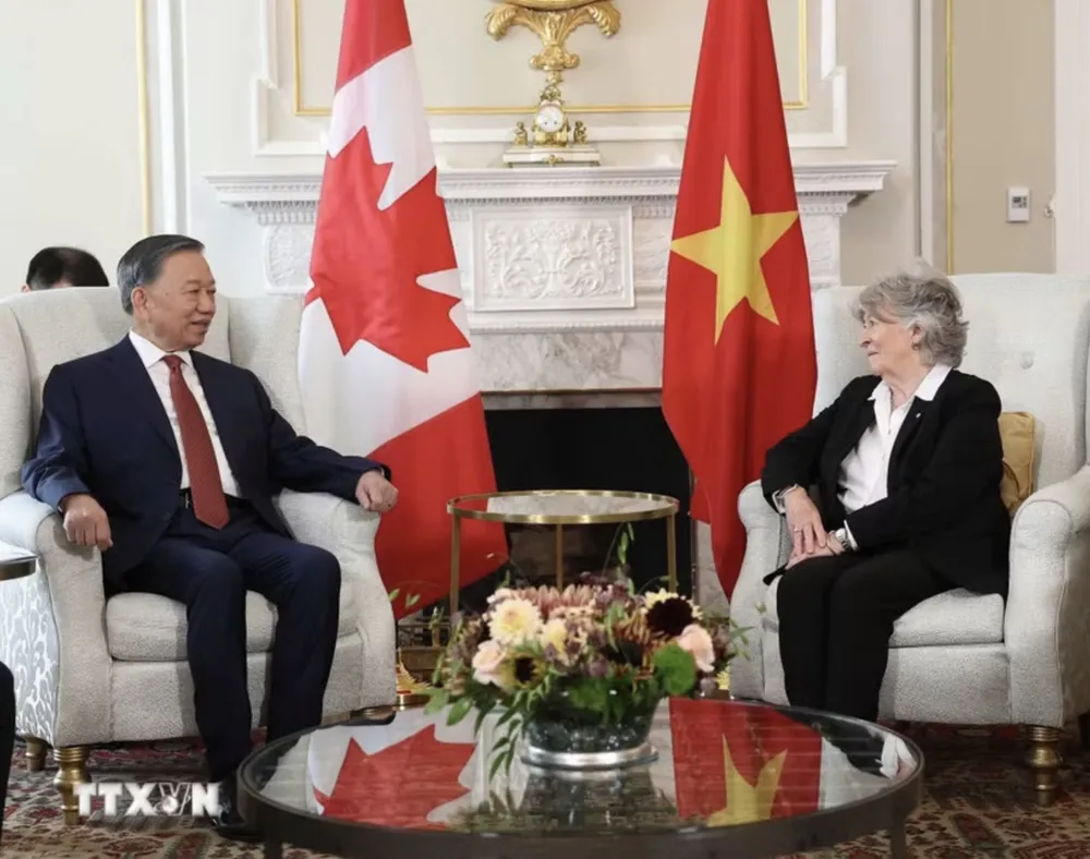 3-le-don-tong-bi-thu-chu-tich-nuoc-to-lam-tham-cap-nha-nuoc-toi-canada-9047793-29-4719-8936.jpg