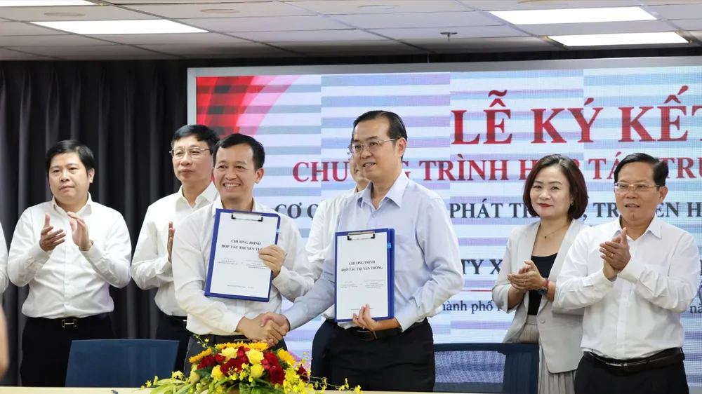 Cơ quan Báo và Phát thanh, Truyền hình TPHCM ký kết hợp tác truyền thông với Vietlott