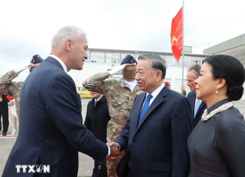1-tong-bi-thu-to-lam-bi-1736-619.png