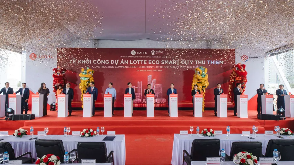 Đại biểu thực hiện nghi thức khởi công