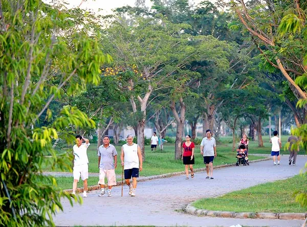 Phú Mỹ Hưng được Bộ Xây dựng công nhận là khu dân cư đô thị kiểu mẫu do một phần rất lớn nhờ quỹ cây xanh và phân bổ hợp lý. Ảnh:  VIỆT DŨNG 