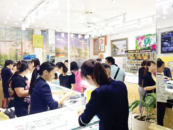 Kim cương nhân tạo Ngọc Long Châu khuyến mãi đặc biệt chào mừng ngày 30/4 và quốc tế 1/5