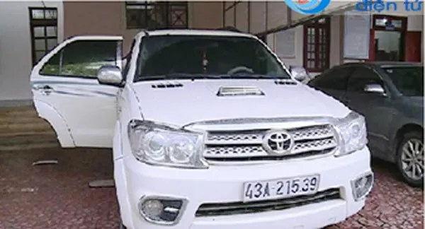   Ô tô 43A-215.39 chở gỗ lậu bị bắt giữ