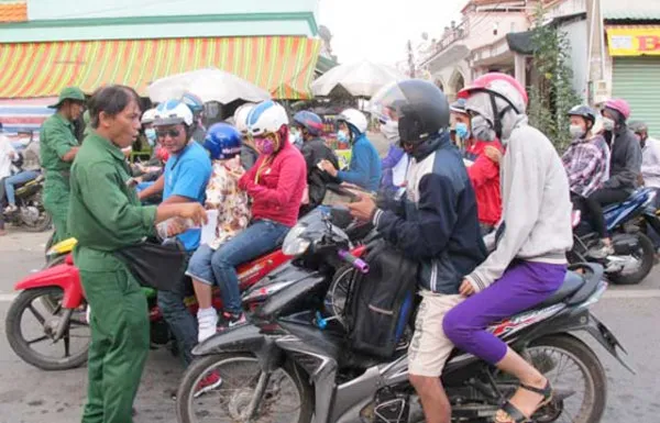 Người dân hối hả trở lại TPHCM sau lễ ảnh 2