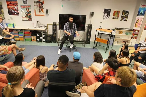 Đạo diễn "Kong" truyền cảm hứng "Tôi làm được" cho sinh viên ảnh 1