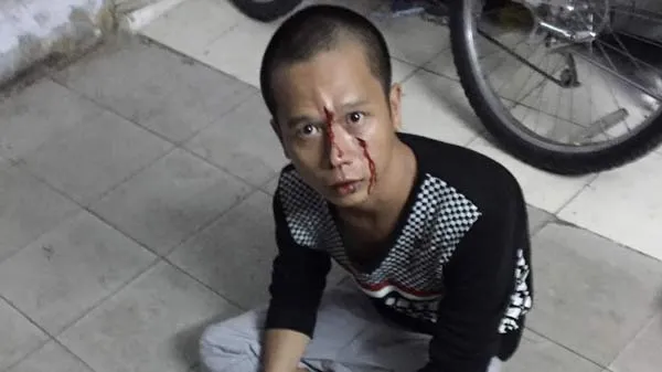 Cảnh sát giao thông bắt tên cướp giật điện thoại ảnh 1