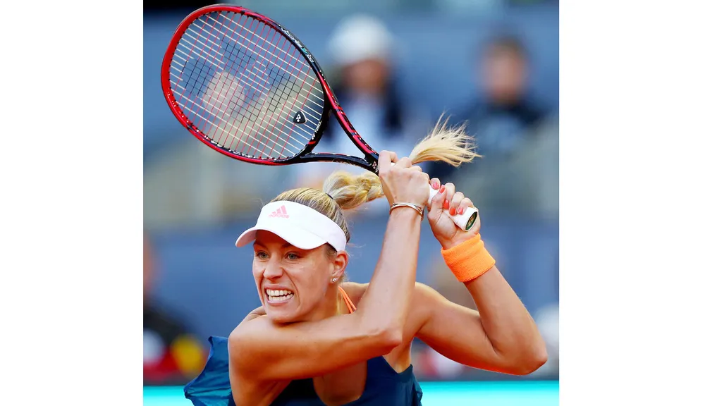 Angelique Kerber lực bất tòng tâm.
