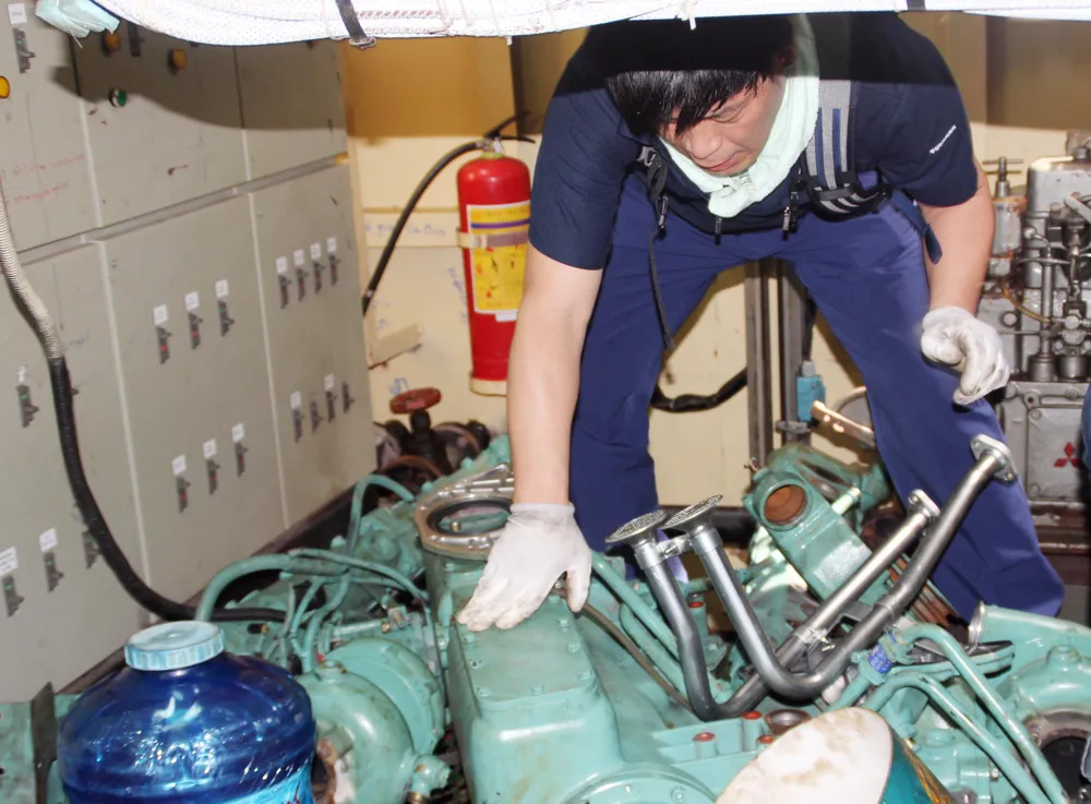 Tàu vỏ thép NĐ-67 bị hư hỏng, chuyên gia Hàn Quốc vào cuộc ảnh 2