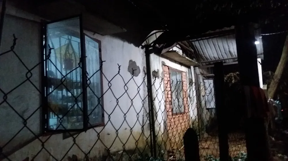 Dãy nhà trọ nhếch nhác và mất an ninh trong khu vực chờ giải tỏa       Ảnh: THÙY NGA