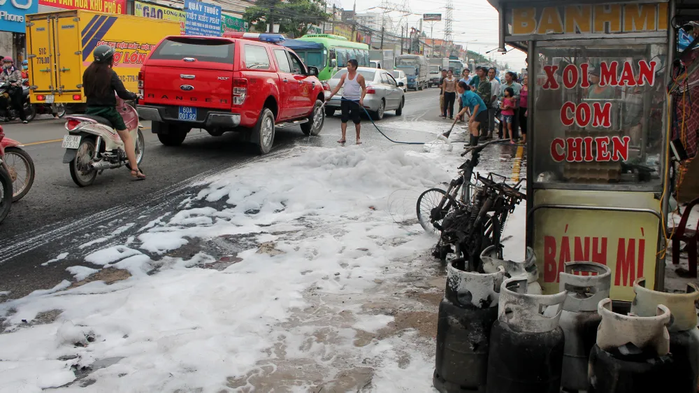 7 bình gas phát nổ trên xe ảnh 1