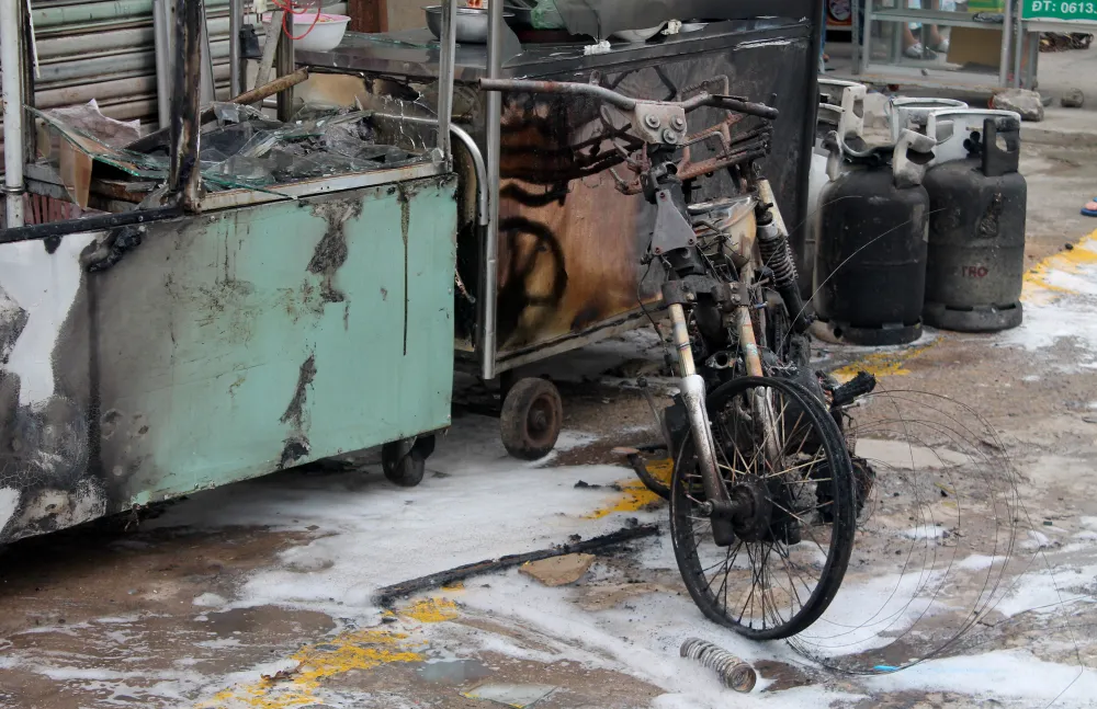 7 bình gas phát nổ trên xe ảnh 2