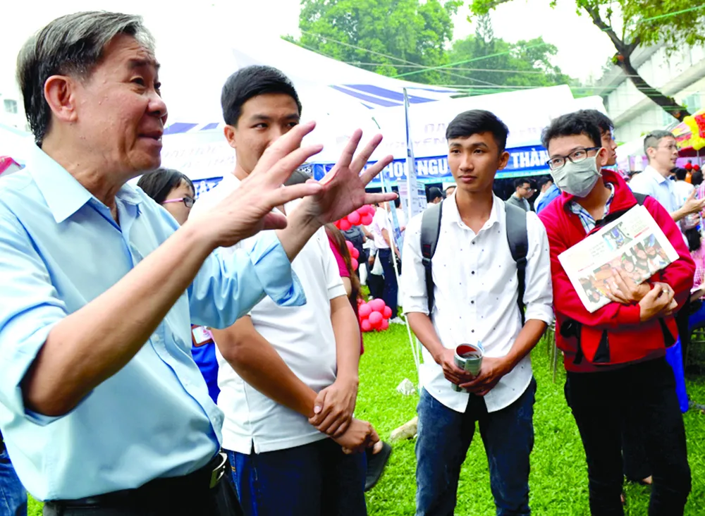 Bát nháo tư vấn tuyển sinh ĐH, CĐ ảnh 1