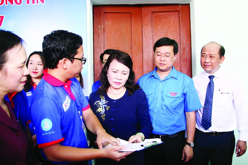 16 năm Tập đoàn Thiên Long đồng hành cùng chương trình Tiếp Sức Mùa Thi ảnh 1