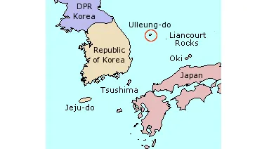 Tàu CHDCND Triều Tiên được cứu hộ ngày 23-6-2017 ở gần đảo Ulleung, một điểm du lịch nổi tiếng của Hàn Quốc, cách phía Đông bán đảo Triều Tiên khoảng 120 km 