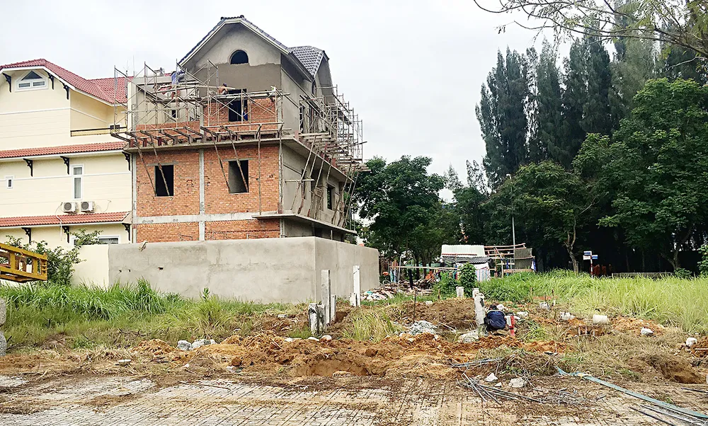 Vì sao tiền cứ đổ vào... đất? Bài 1: Giá đất liên tục “nhảy múa” ảnh 1