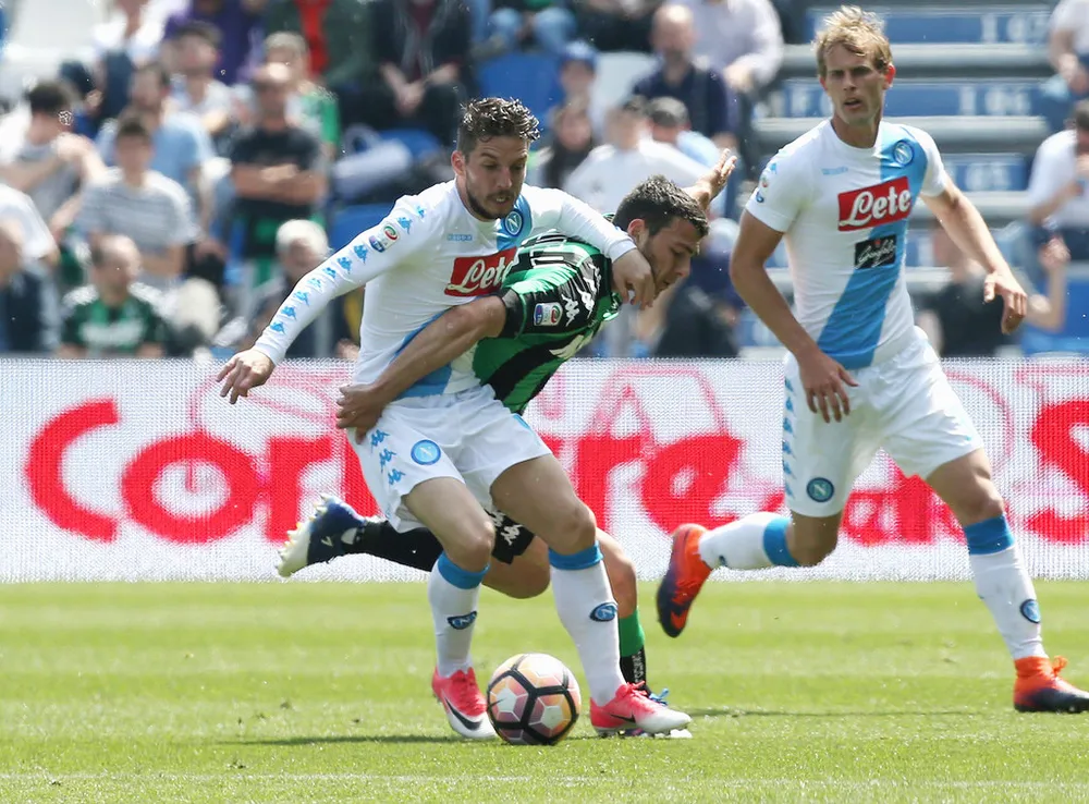 Dries Mertens (trái, Napoli) đã gắn bó lâu dài với đội.