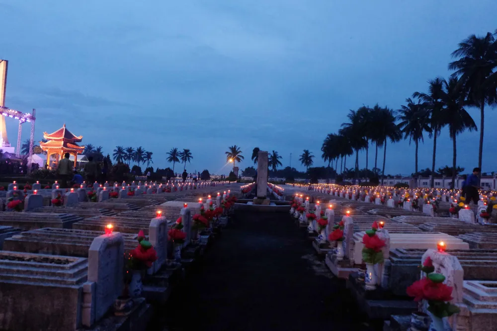 Lãnh đạo Đảng, Nhà nước dâng hương tưởng niệm các anh hùng liệt sĩ ảnh 16