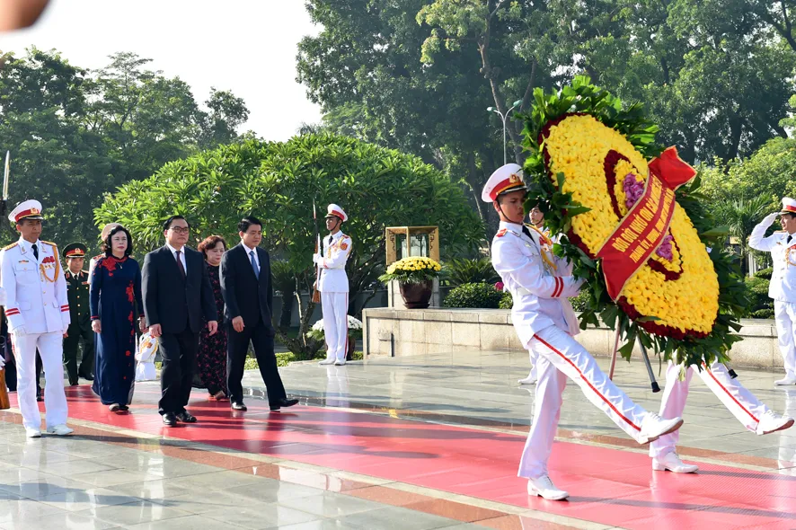 Lãnh đạo Đảng, Nhà nước dâng hương tưởng niệm các anh hùng liệt sĩ ảnh 4