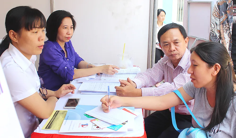 Gỡ rào cản cho người nghèo đi xuất khẩu lao động ảnh 1