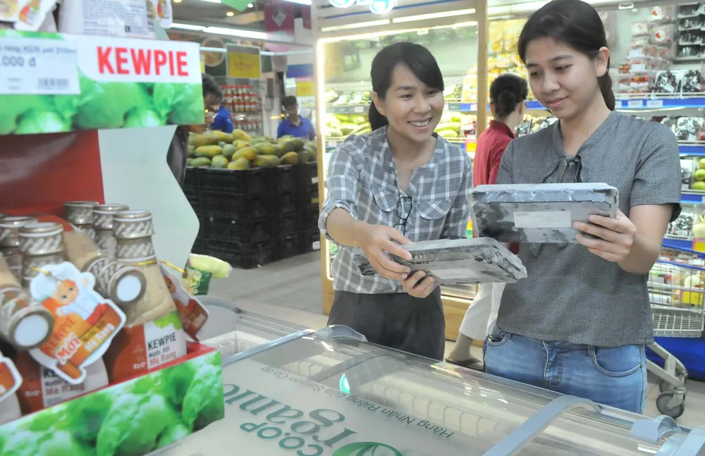 Mua thủy sản organic hàng nhãn riêng Co.opmart tại Co.opmart Cống Quỳnh    . Ảnh: THÀNH TRÍ