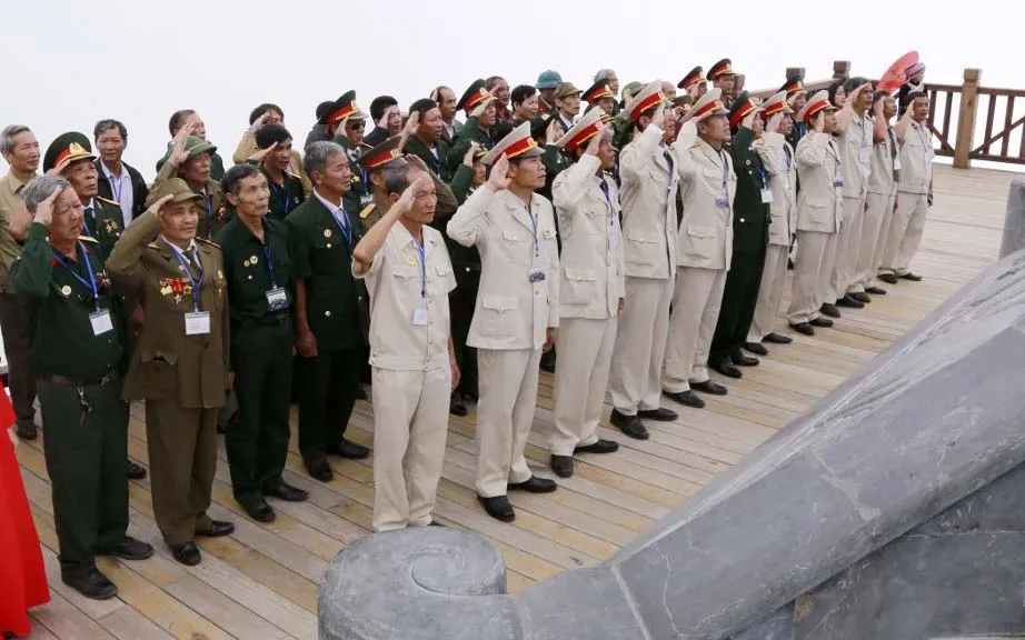 ​Chinh phục đỉnh Fansipan, ngắm cột cờ cao nhất Đông Dương