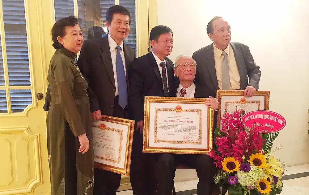 Trao tặng giải thưởng công bằng, chính xác là chất xúc tác lớn  đối với người sáng tác