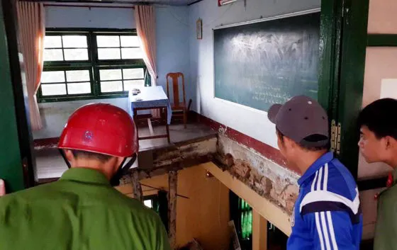 Xem clip sập sàn phòng học, 10 học sinh nhập viện ảnh 4