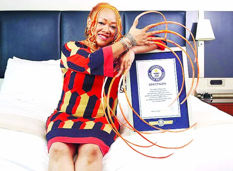 Bộ móng tay dài 5,4m