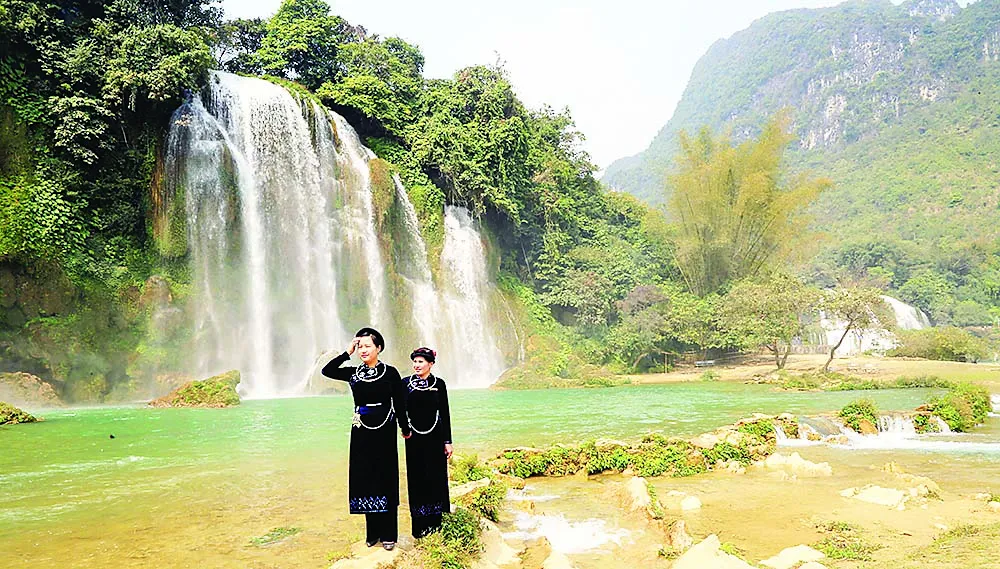 Vẻ đẹp Thác Bản Giốc 