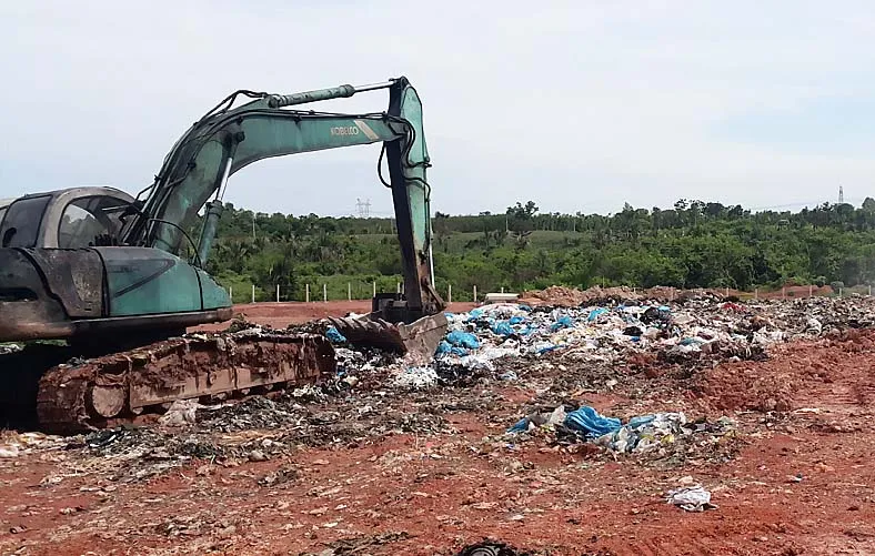 Bãi chôn lấp rác ở Khu xử lý chất thải (tại  xã Quang Trung) của Công ty Sonadezi