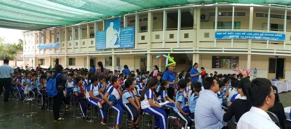 SAIGONBANK mang trung thu yêu thương đến với trẻ em nghèo huyện Nhà Bè ảnh 2