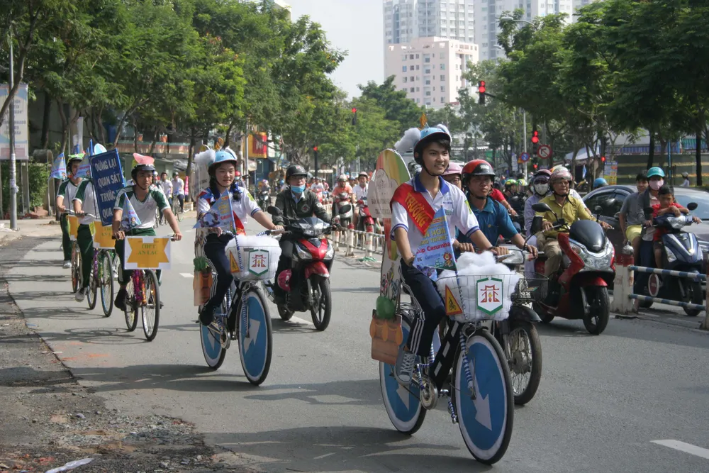 Học sinh THPT TPHCM tham gia diễu hành xe đạp ảnh 5