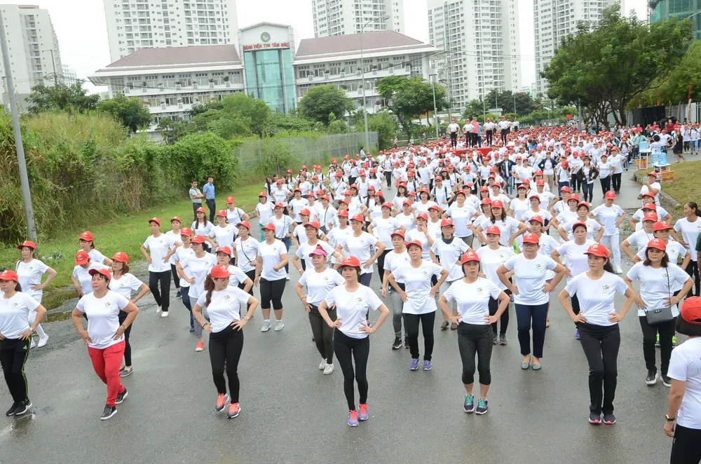 Hơn 1.000 người đồng diễn “Phụ nữ khỏe, đẹp, tự tin” ảnh 1