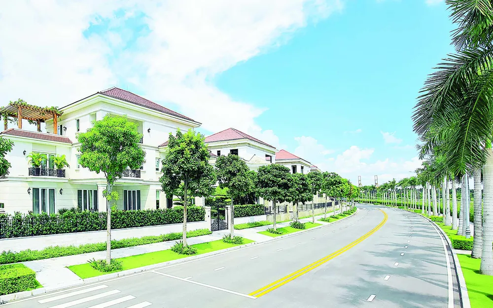 Tuyến đường nội khu xanh mát trong khu biệt thự Saroma Villa