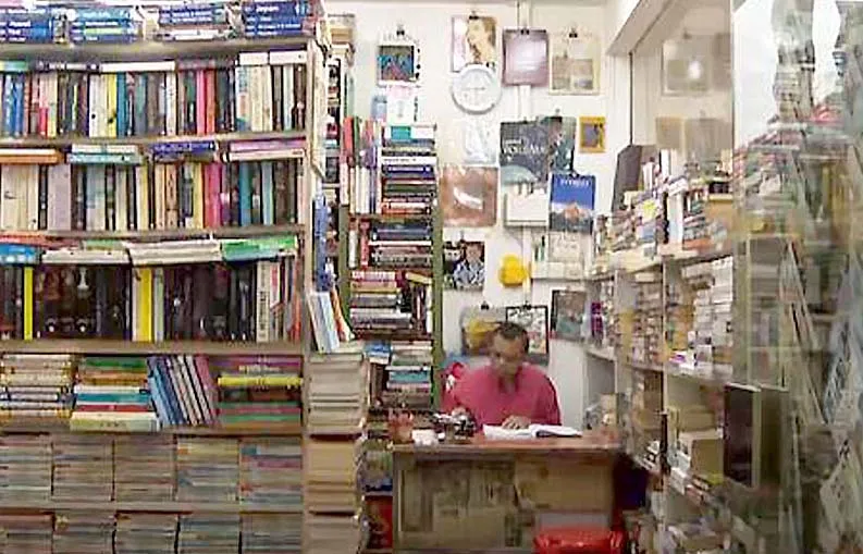 Tiệm sách cũ Ana