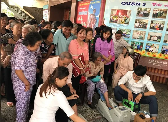 Cách chăm sóc sức khỏe người cao tuổi ảnh 1