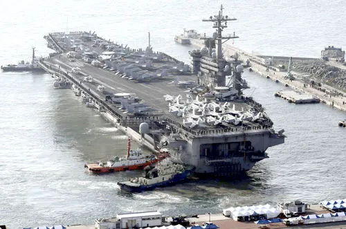 Tàu sân bay USS Carl Vinson ở cảng Busan, Hàn Quốc vào tháng 3-2017.