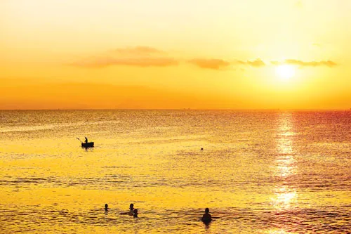 Bình minh sớm trên vịnh Nha Trang- nơi Giang Nam cảm hứng sáng tác.