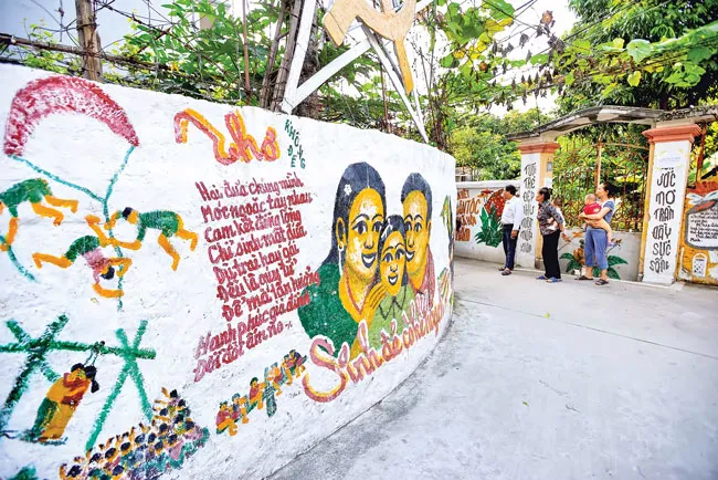 Cụ ông 94 tuổi làm đẹp ngõ nhỏ ảnh 3