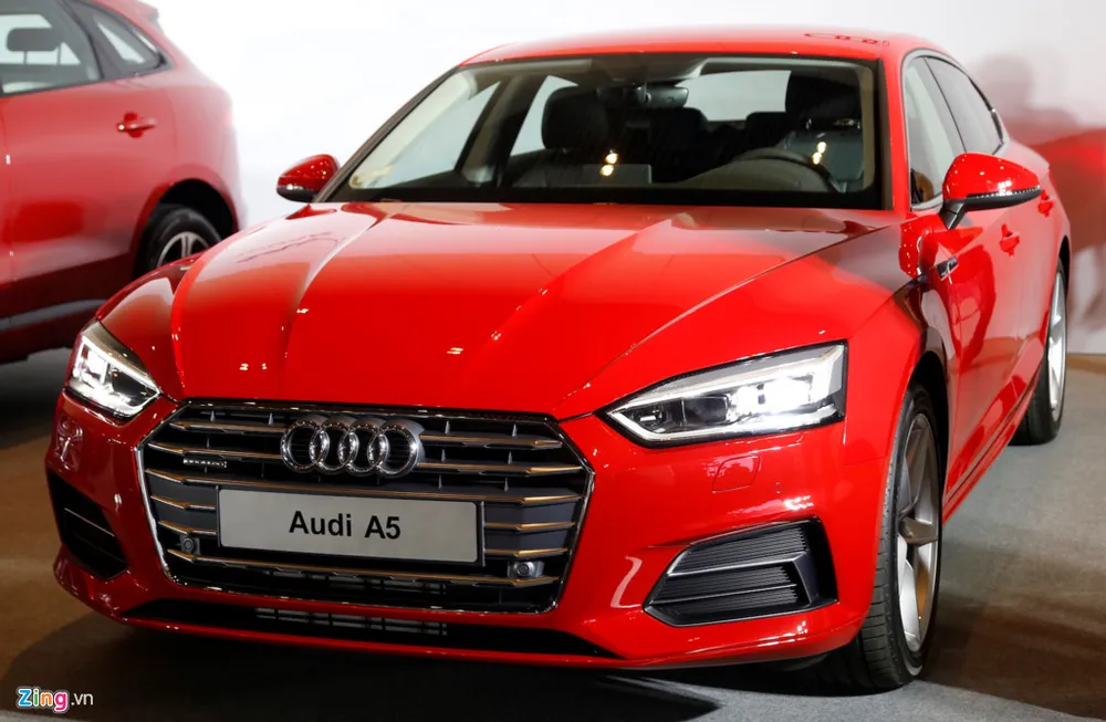 Audi A5 Sportback lần đầu ra mắt tại Paris Motor Show cuối năm 2016. Chiếc xe đầu tiên được nhập về Việt Nam để phục vụ triển lãm VIMS 2017 diễn ra vào tháng 10. Đây là phiên bản được thiết kế mới hoàn toàn so với thế hệ trước. Chi tiet Audi A5 Sportback 2017 moi ra mat tai Viet Nam hinh anh 1