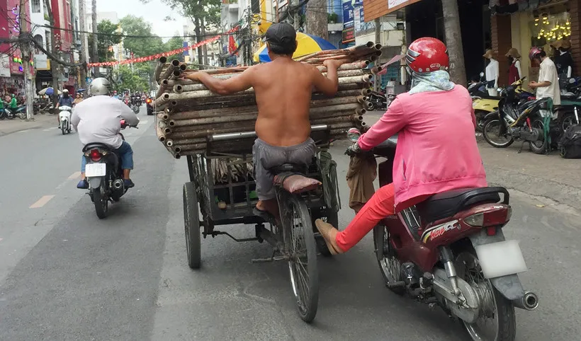 Xe 'máy chém' tái xuất rầm rộ, ai cũng phập phồng ảnh 1 Xe 'máy chém' tái xuất rầm rộ trên đường TP.HCM khiến ai cũng phập phồng - ảnh 3