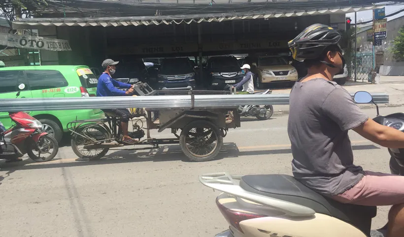 Xe 'máy chém' tái xuất rầm rộ, ai cũng phập phồng ảnh 7 Xe 'máy chém' tái xuất rầm rộ trên đường TP.HCM khiến ai cũng phập phồng - ảnh 10