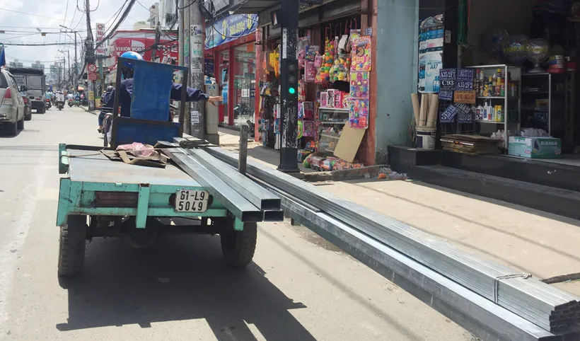 Xe 'máy chém' tái xuất rầm rộ, ai cũng phập phồng ảnh 2 Xe 'máy chém' tái xuất rầm rộ trên đường TP.HCM khiến ai cũng phập phồng - ảnh 5