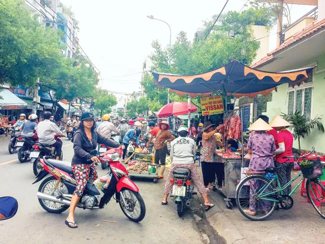 Gian nan giành lại vỉa hè ảnh 1