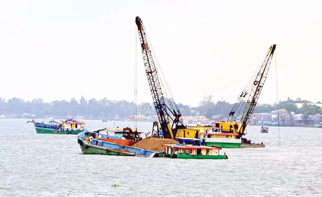 Khai thác cát trái phép: Cần giải pháp ngăn chặn mạnh mẽ ảnh 1