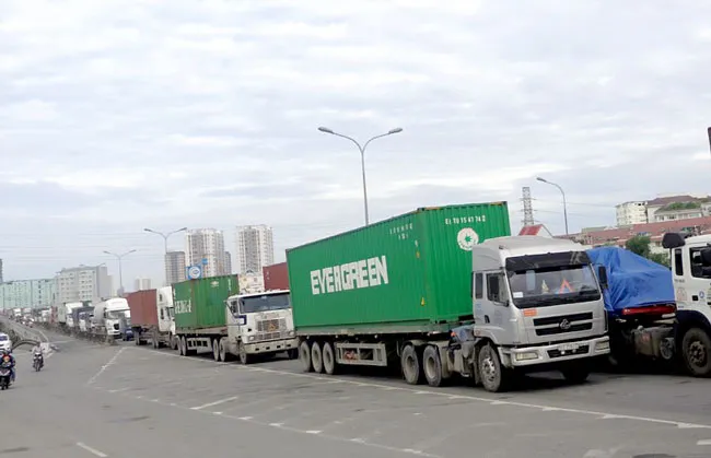 Bất an vì xe đầu kéo