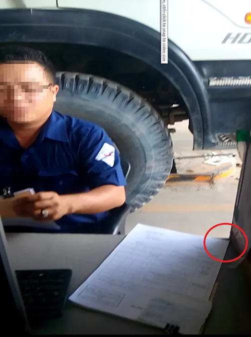 Xe cũ nát lọt 'lỗ kim' đăng kiểm ảnh 5 Xe cũ nát lọt 'lỗ kim' đăng kiểm - ảnh 5