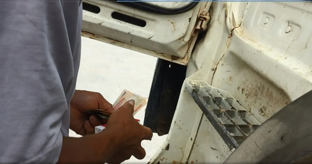 Xe cũ nát lọt 'lỗ kim' đăng kiểm ảnh 2 Xe cũ nát lọt 'lỗ kim' đăng kiểm - ảnh 2