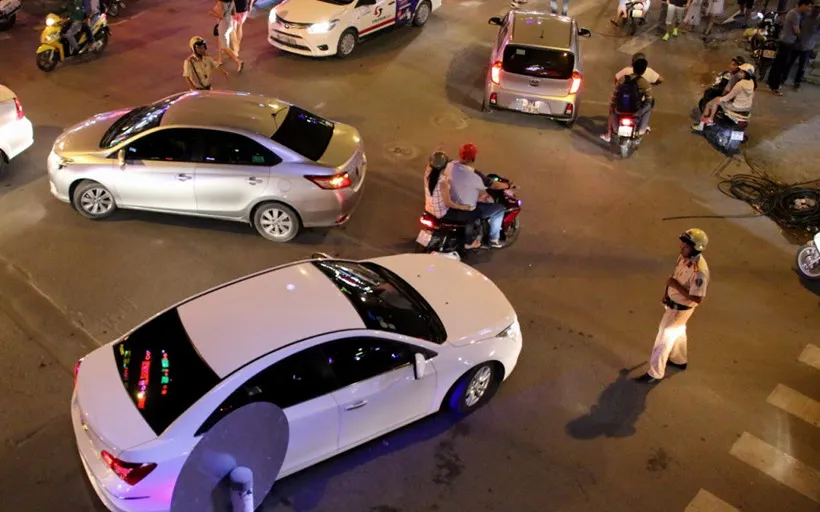 Phố Tây Bùi Viện bất ngờ cấm xe, người đi bộ ngạc nhiên thích thú - ảnh 14