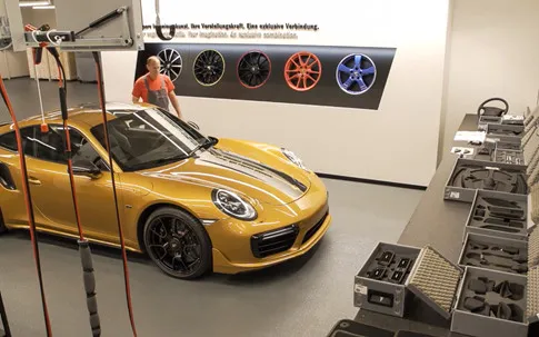 Khám phá quá trình sản xuất Porsche 911 phiên bản giới hạn - ảnh 3